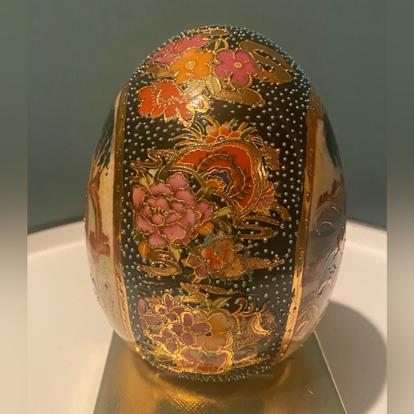 Vintage Satsuma Moriage Style Egg Hand Painted Geisha Floral Gold 4” H - Picture 4 of 9